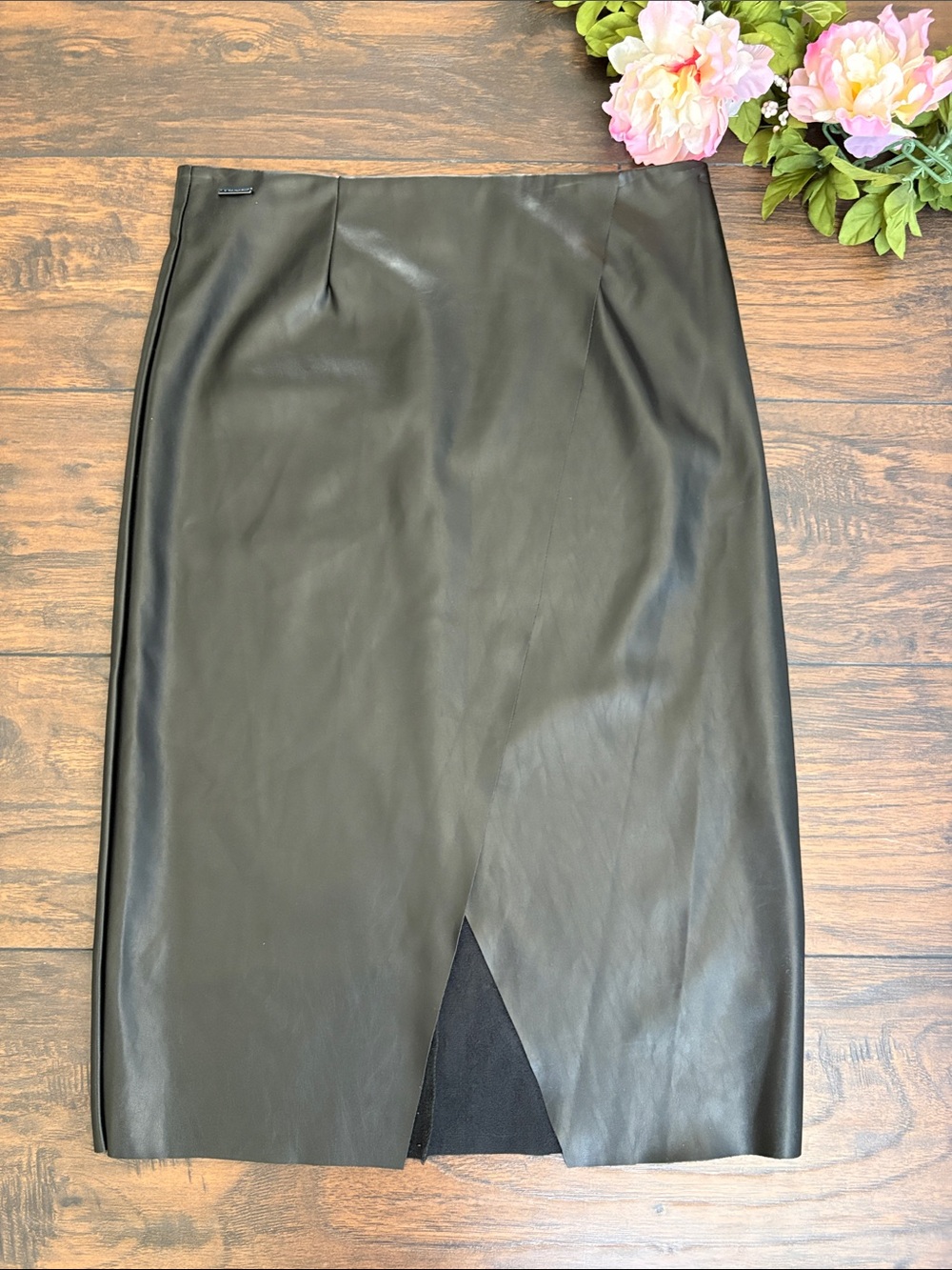 T Tahari Black Faux Leather Pencil Skirt with Front Vent